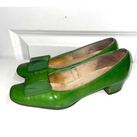 Naturalizer Shoes - Naturalizer Vintage Women’s Green Bow Pumps size 6AA with Box